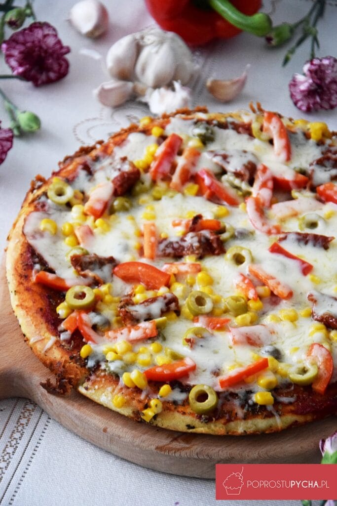 Pizza z patelni z suszonymi pomidorami