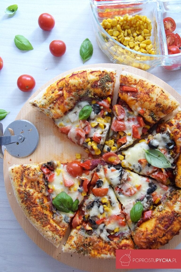 Domowa pizza z serowymi boczkami