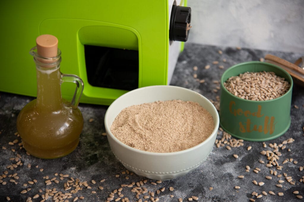 Domowy olej i mąka słonecznikowa - właściwości i zastosowanie