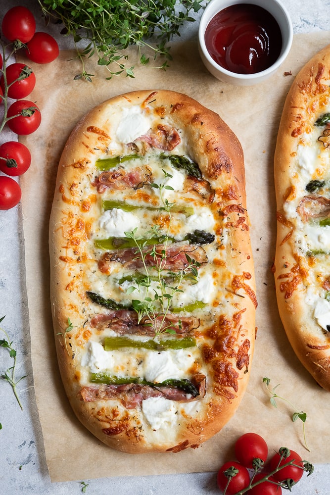przepis na Pizzę ze szparagami
