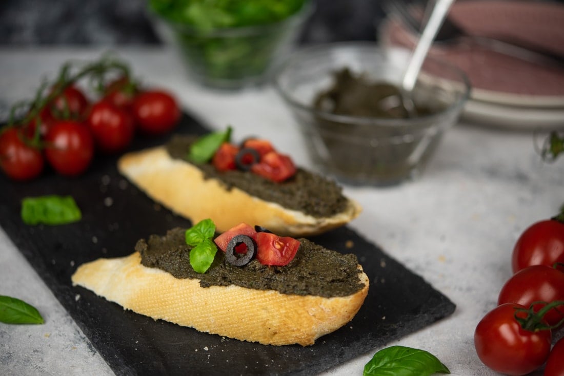 Tapenada - pasta z czarnych oliwek