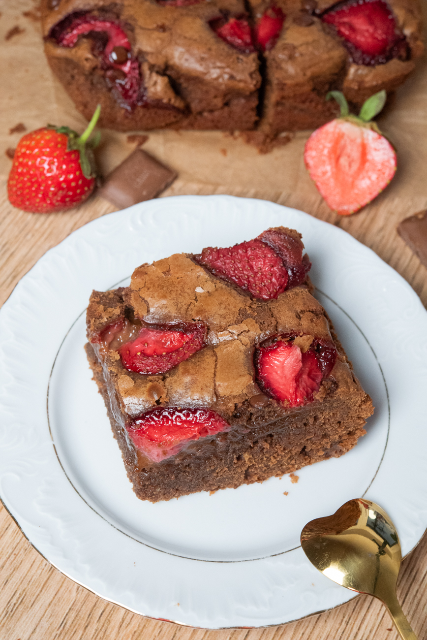 przepis na Brownie z truskawkami