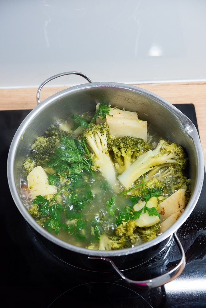 zupa krem z brokułów z ziemniakami