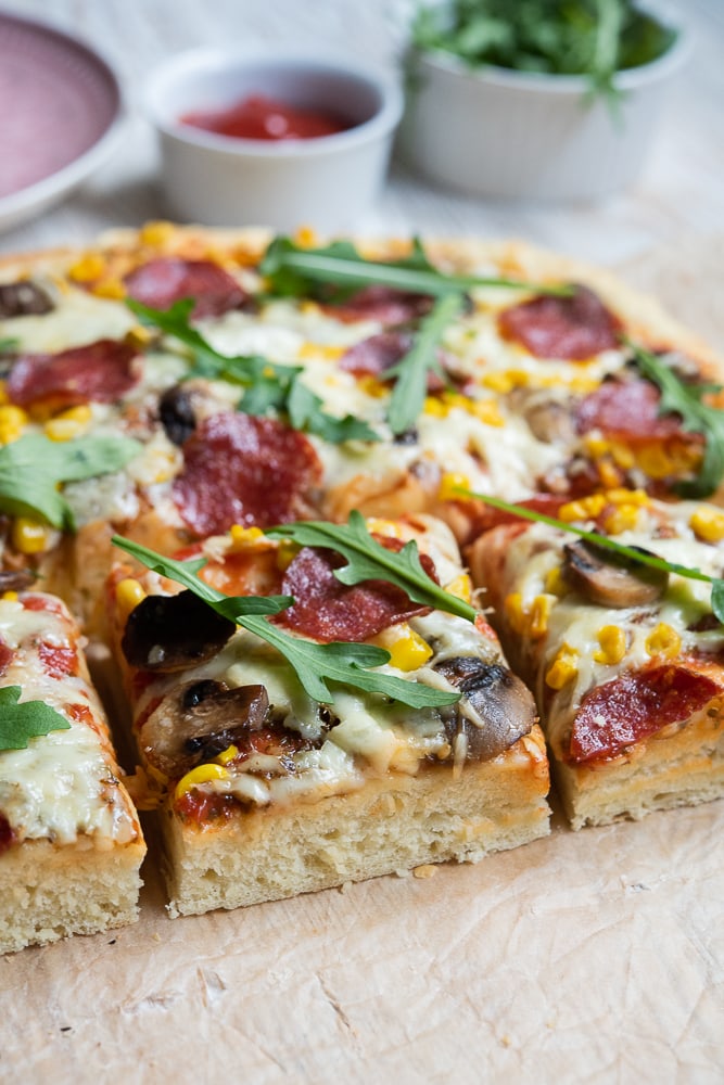 pizza domowa na cieście drożdżowym