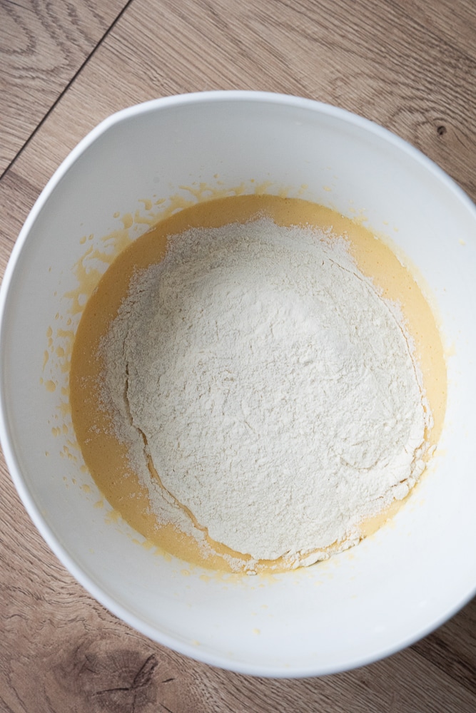 masa jajeczna na ciasto z mąką i proszkiem do pieczenia