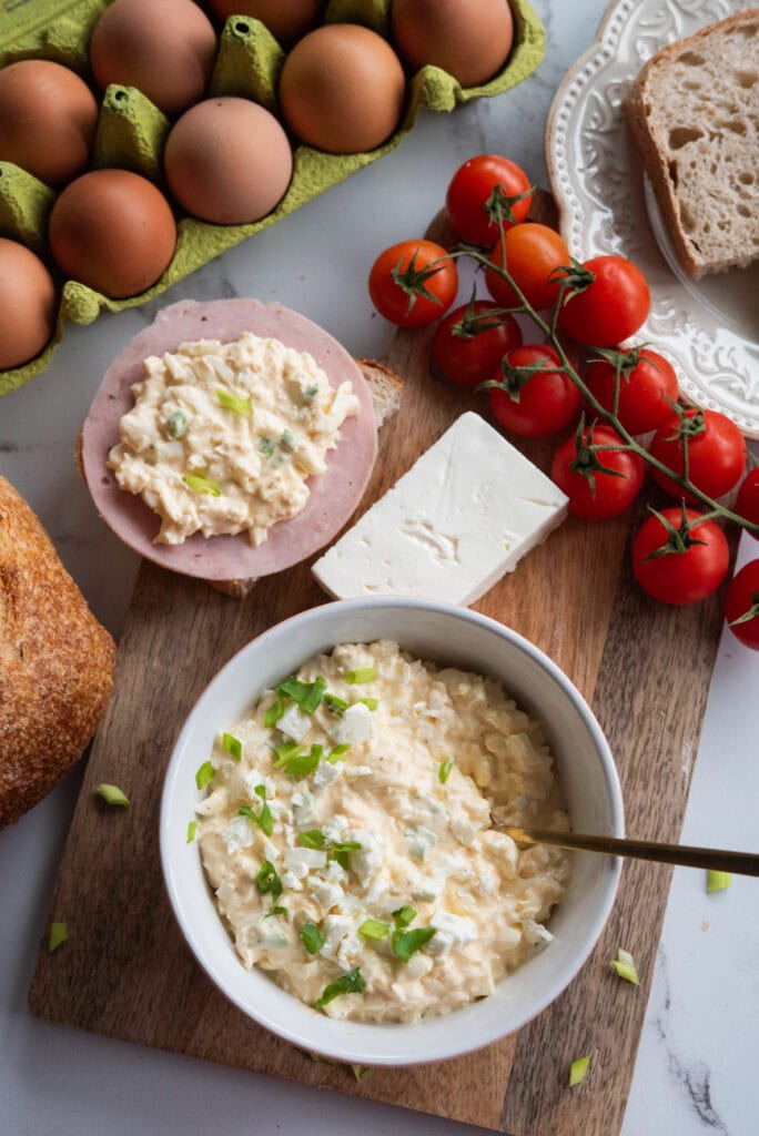 pasta jajeczna z serem feta 