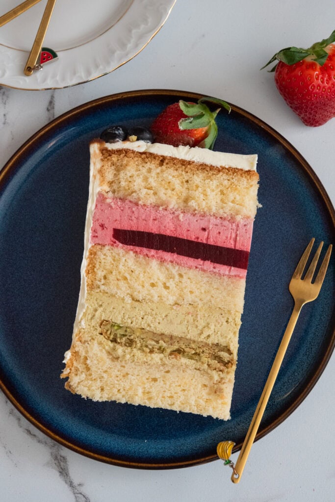 tort pistacjowo malinowy przepis