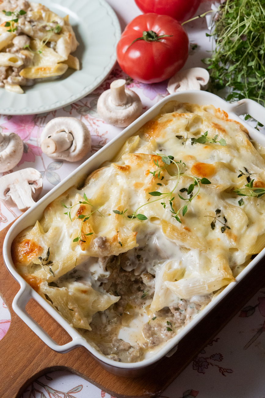 Zapiekanka makaronowa z mięsem mielonym i pieczarkami