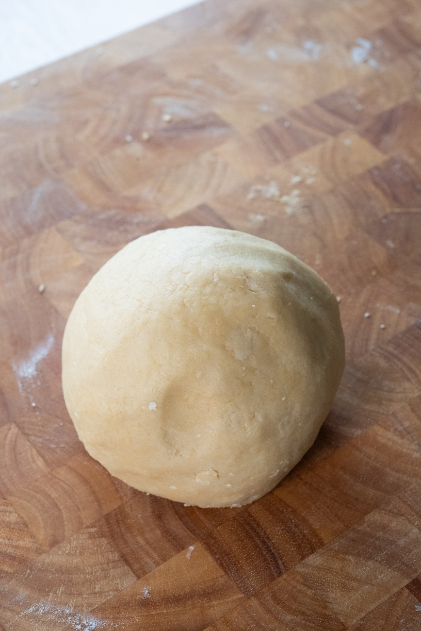 zagniecione ciasto na rogaliki kruche